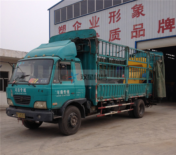<a href='http://www.dianzizhifu.cn/psj/87.html' target='_blank'><span>廢鐵破碎機(jī)</span></a>廠家設(shè)備發(fā)貨現(xiàn)場